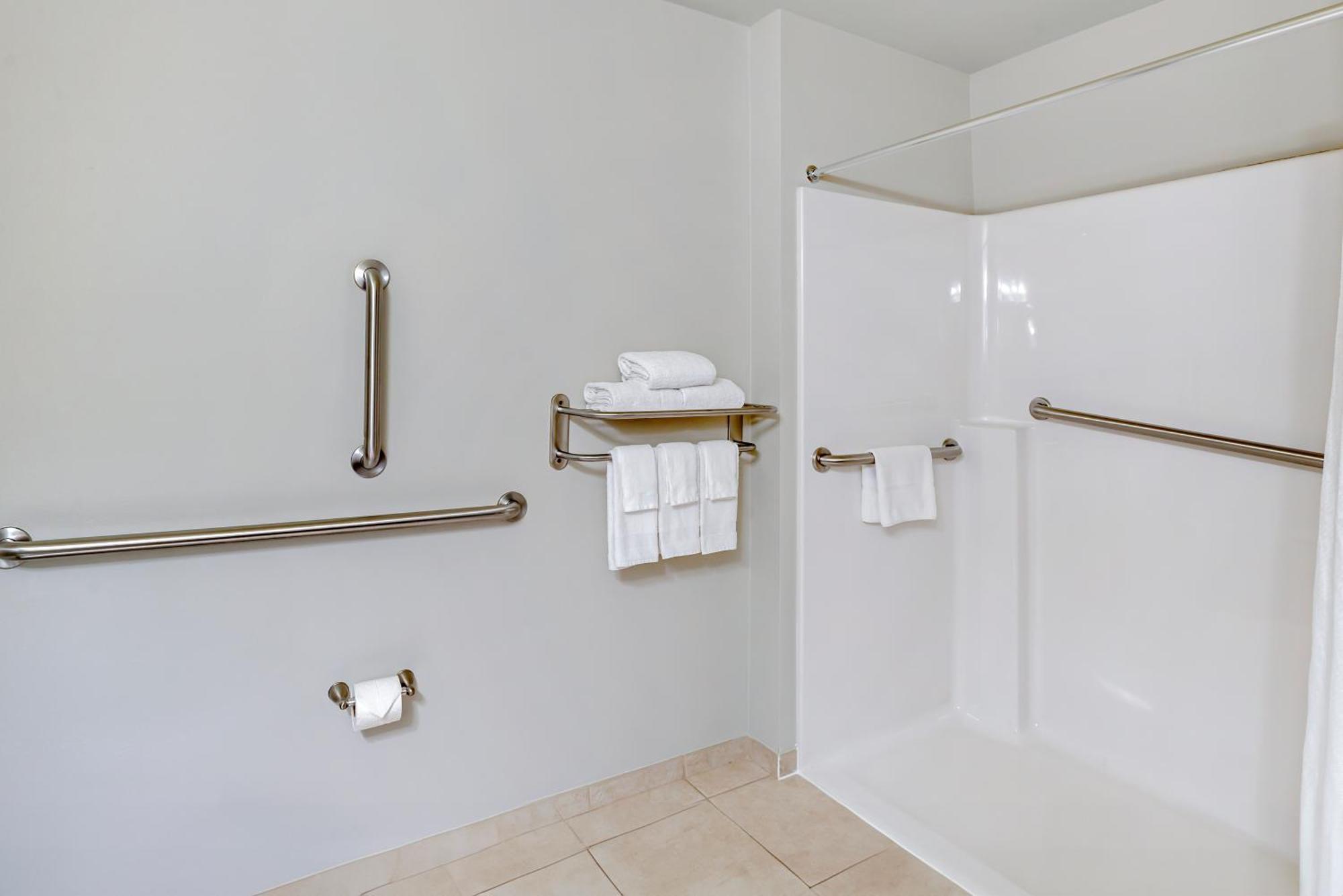 Country & By Radisson, - Hanover, Va 3* Ashland