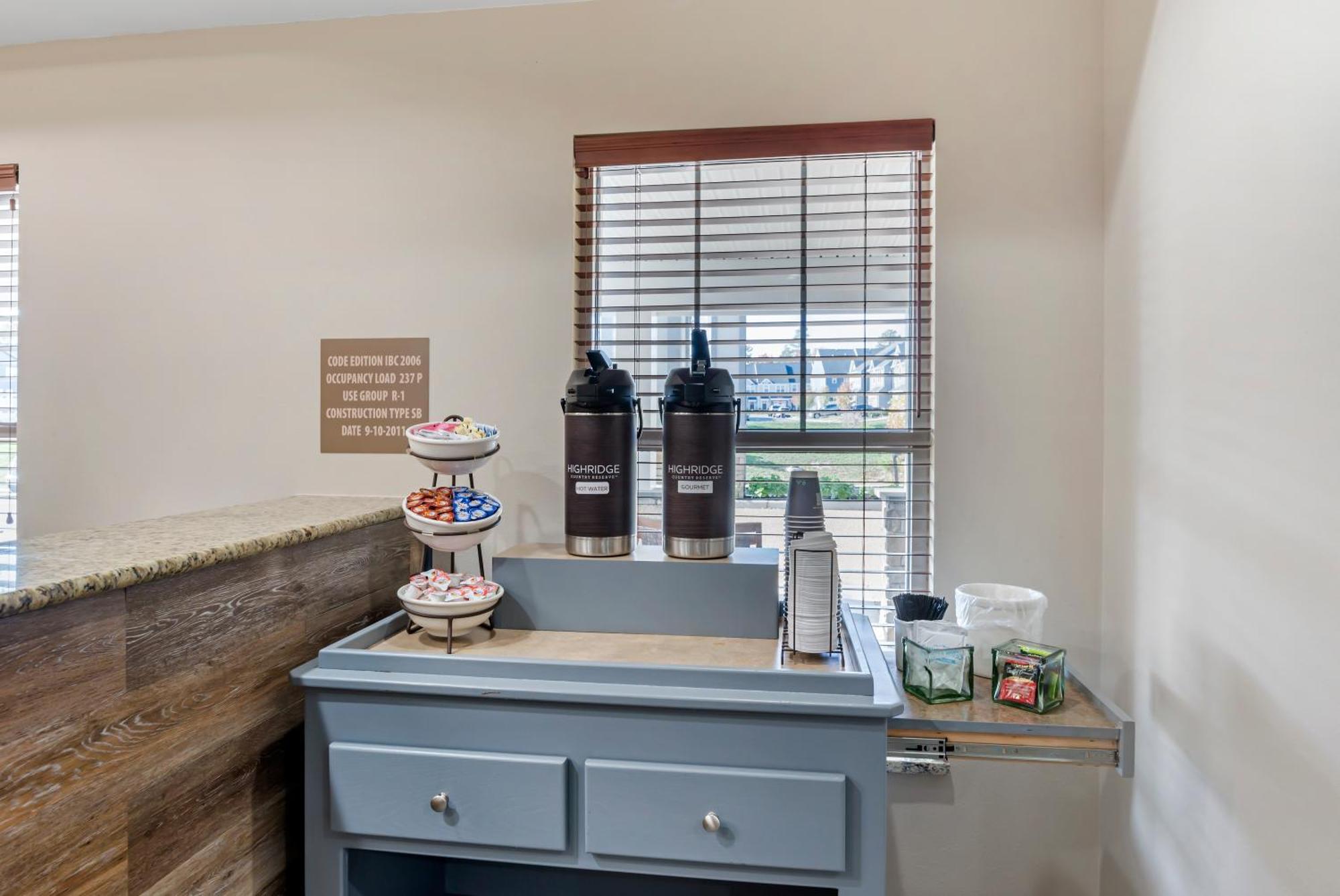 Hotel Country & By Radisson, - Hanover, Va