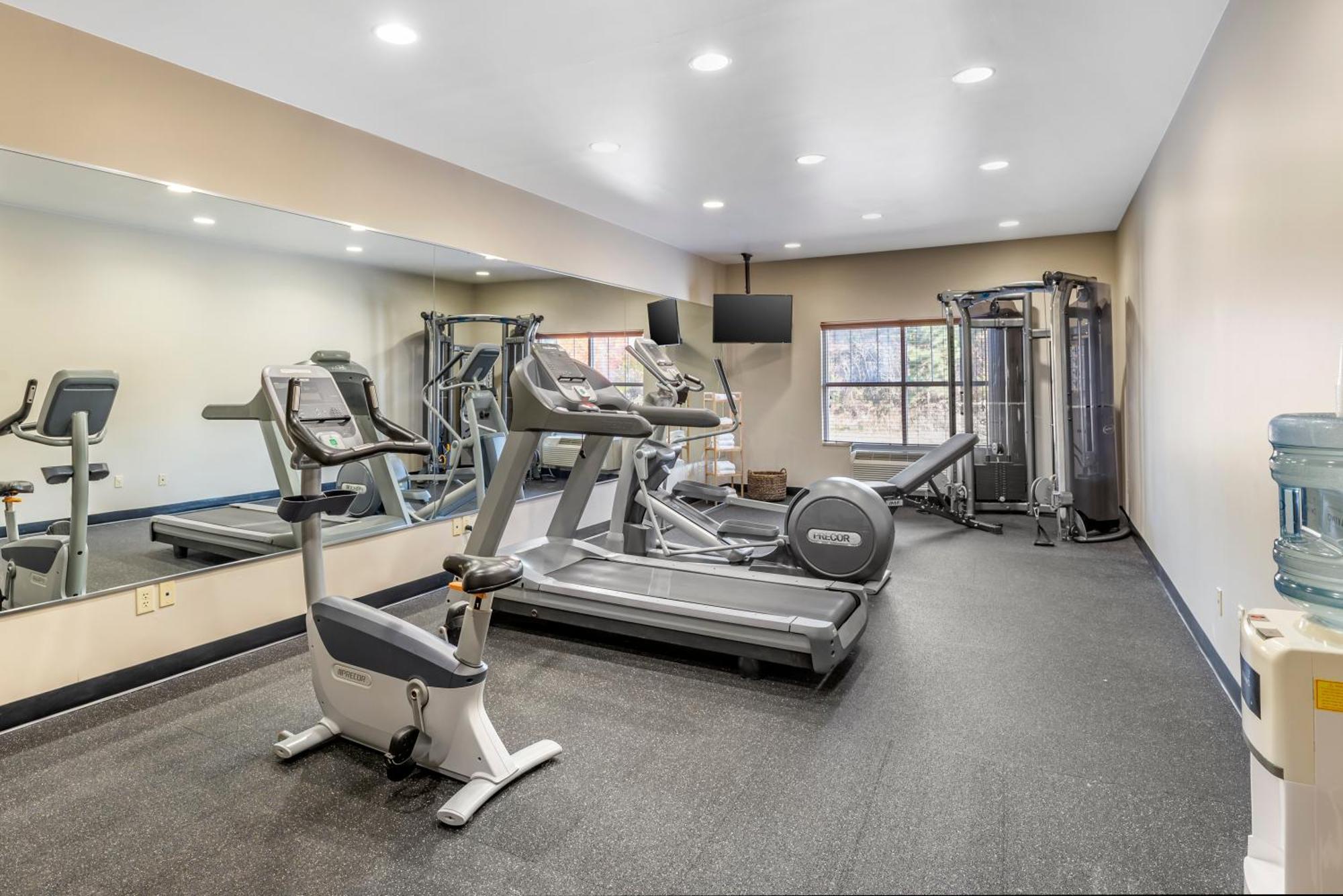Country & By Radisson, - Hanover, Va